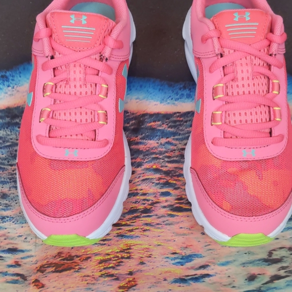 Under armour youth ga assert 8 shoes size 4y - Picture 4 of 8